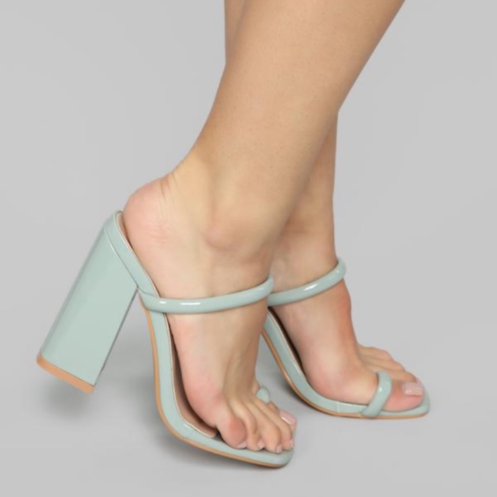 Chunky and comfortable mint fashion sandals